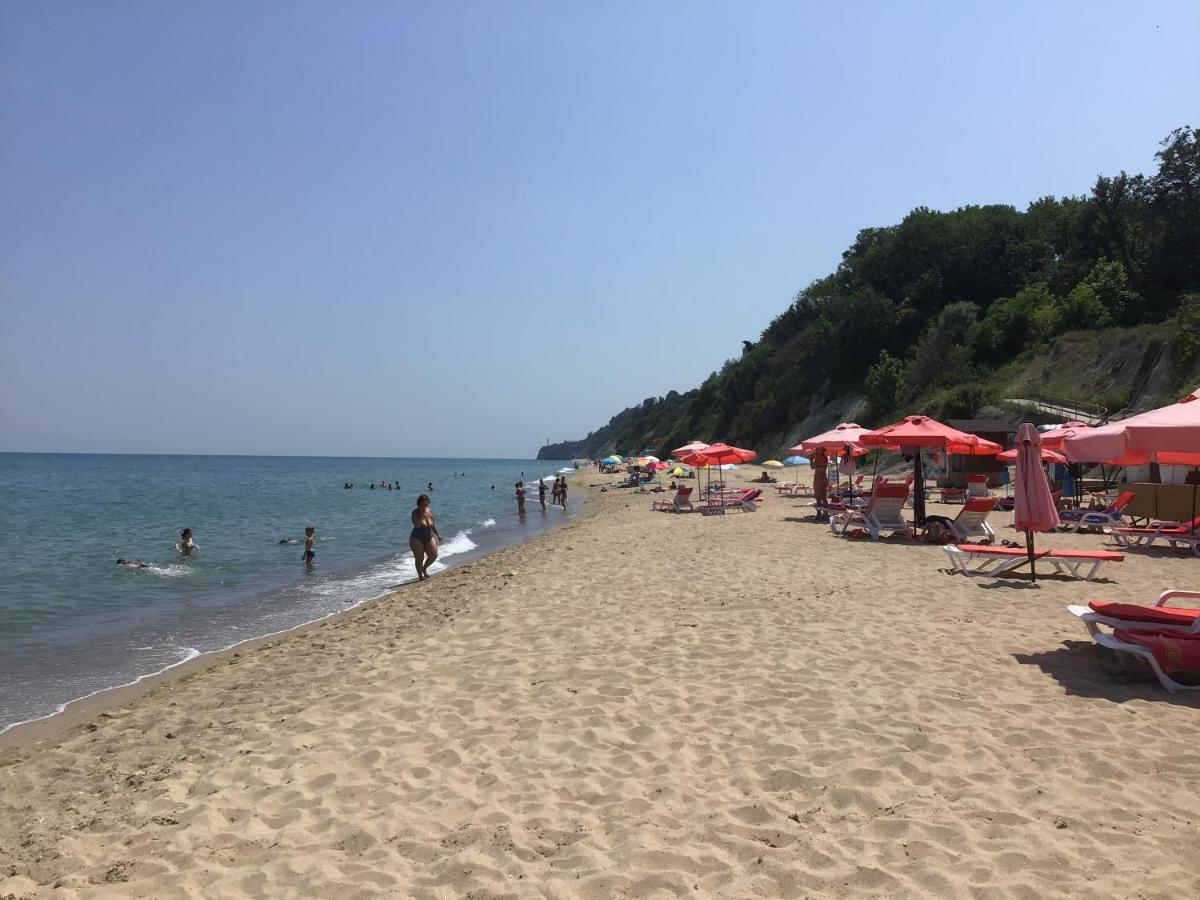 Rose Apartment On The Beach Бяла Екстер'єр фото