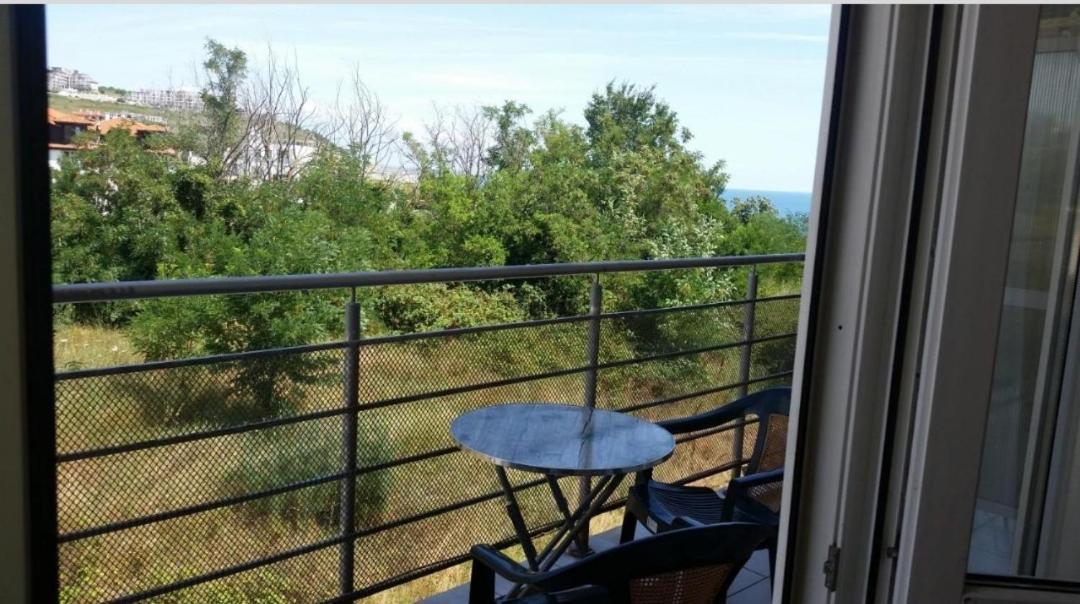 Rose Apartment On The Beach Бяла Екстер'єр фото